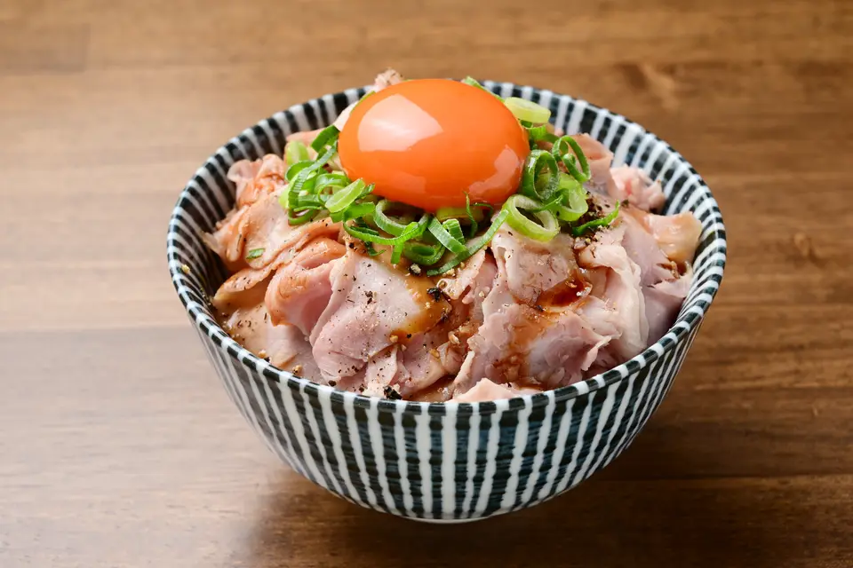 レアチャーシュー丼